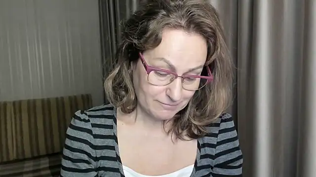 lauraoven online show from 12/24/24, 12:55