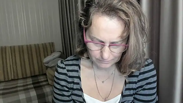 lauraoven online show from 12/26/24, 07:03