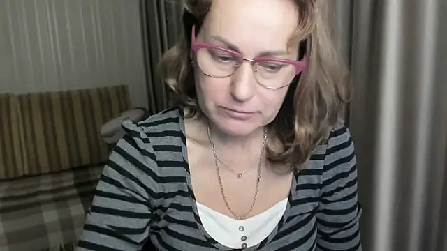 lauraoven online show from 12/26/24, 05:30