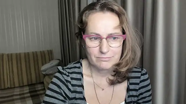 lauraoven online show from 12/27/24, 08:13