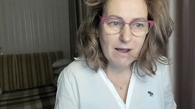 lauraoven online show from 12/28/24, 10:58