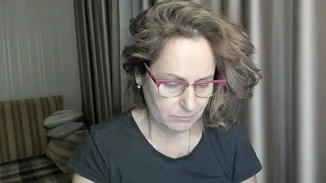 lauraoven online show from 12/30/24, 07:11