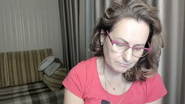 lauraoven online show from 01/12/25, 03:03