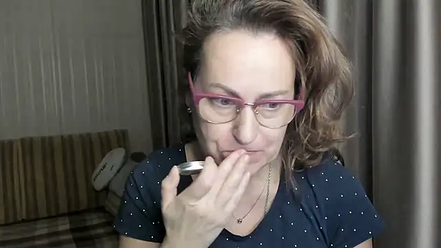 lauraoven online show from 01/15/25, 03:50