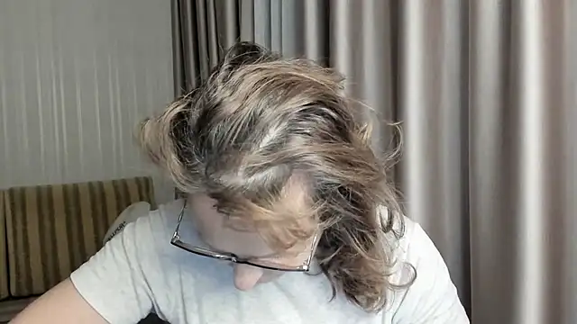 lauraoven online show from 01/18/25, 06:21