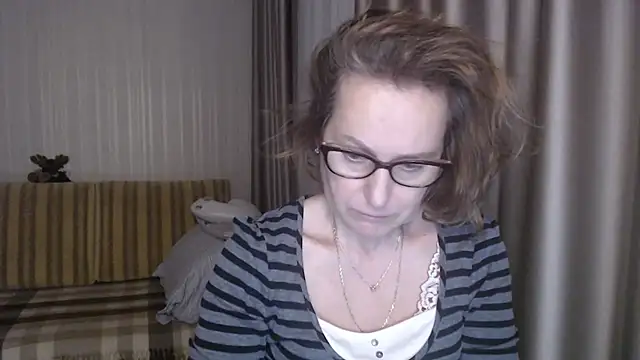 lauraoven online show from 02/17/25, 05:43