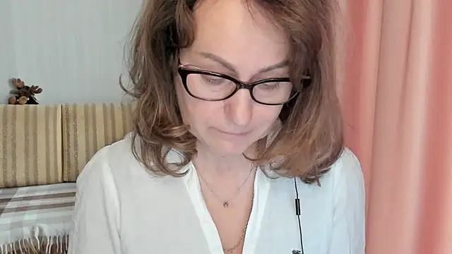 lauraoven online show from 02/25/25, 01:28