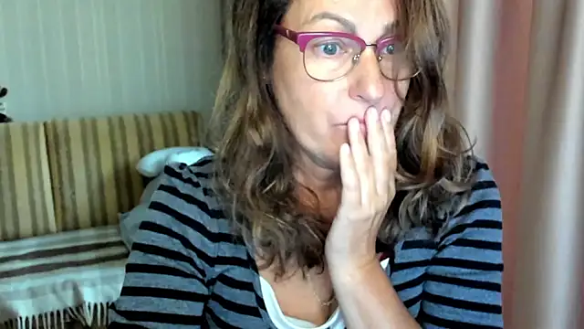 lauraoven online show from 10/02/25, 09:16