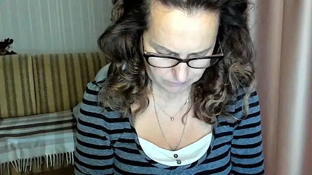 lauraoven online show from 10/24/25, 07:27