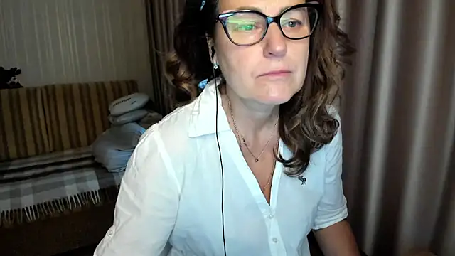 lauraoven online show from 11/21/25, 07:18