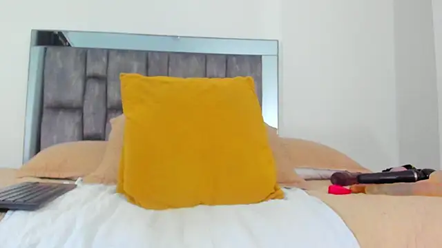 Snapshot of alyssia_ocean chatting on 11/28/25, 01:03 alyssia ocean online show from 11/28/25, 01:03