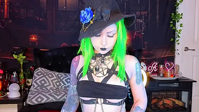 Ivey and James online show from 10/09/25, 07:56