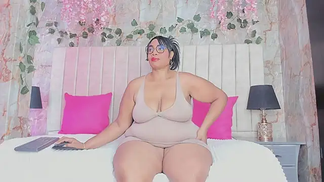 Snapshot of AranzaLatinBlacks chatting on 03/19/25, 06:23 AranzaLatinBlacks online show from 03/19/25, 06:23