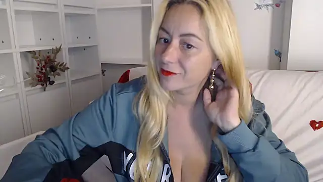 Snapshot of spell_of_love chatting on 09/27/25, 07:08 spell of love online show from 09/27/25, 07:08