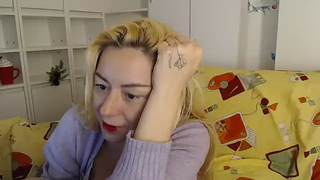 Snapshot of spell_of_love chatting on 11/28/25, 09:01 spell of love online show from 11/28/25, 09:01