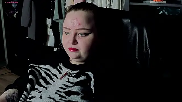 Snapshot of EMMA__CONNOR chatting on 10/31/25, 08:54 EMMA CONNOR online show from 10/31/25, 08:54