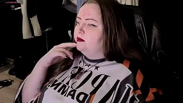 Snapshot of EMMA__CONNOR chatting on 11/08/25, 08:40 EMMA CONNOR online show from 11/08/25, 08:40