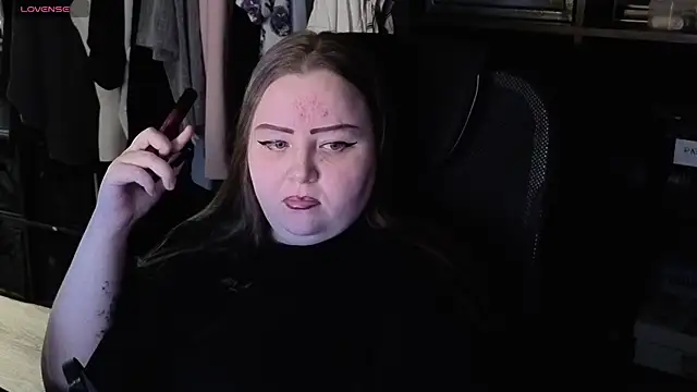 Snapshot of EMMA__CONNOR chatting on 11/21/25, 12:43 EMMA CONNOR online show from 11/21/25, 12:43