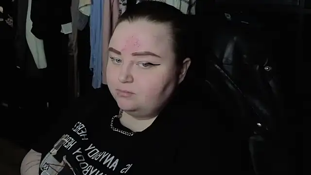 Snapshot of EMMA__CONNOR chatting on 11/28/25, 09:06 EMMA CONNOR online show from 11/28/25, 09:06