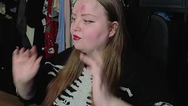 Snapshot of EMMA__CONNOR chatting on 12/05/25, 09:00 EMMA CONNOR online show from 12/05/25, 09:00