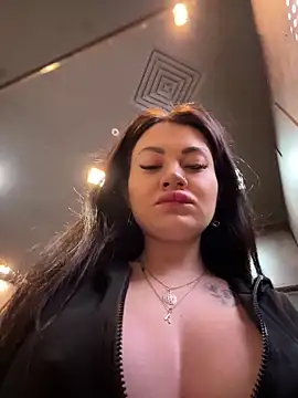 Snapshot of Wet__Bunny chatting on 02/05/25, 06:35 Wet Bunny online show from 02/05/25, 06:35