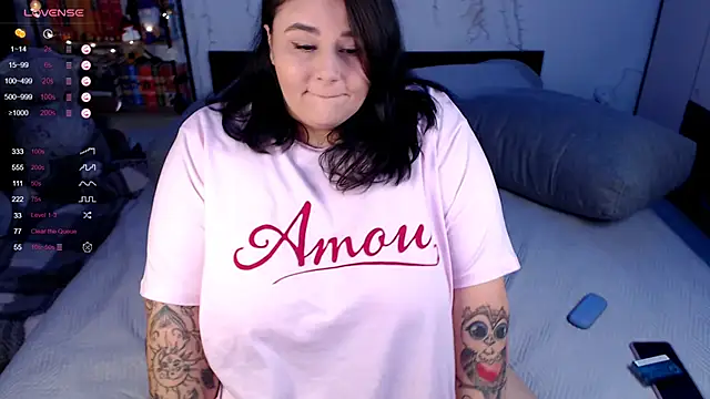 Snapshot of naughtykiss chatting on 11/06/25, 04:57 naughtykiss online show from 11/06/25, 04:57