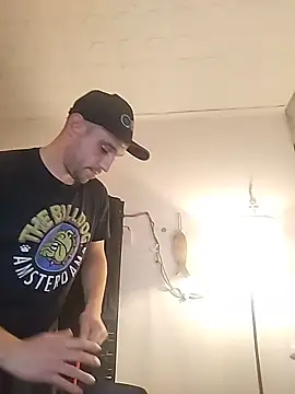 Snapshot of Codymc89 chatting on 10/25/25, 01:46 Codymc89 online show from 10/25/25, 01:46