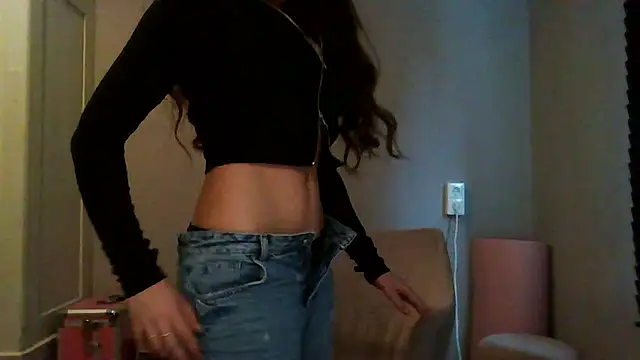 Snapshot of avajade chatting on 10/14/25, 09:32 avajade online show from 10/14/25, 09:32