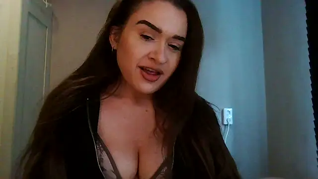 Snapshot of avajade chatting on 10/24/25, 09:28 avajade online show from 10/24/25, 09:28