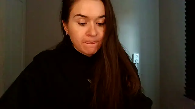 Snapshot of avajade chatting on 10/28/25, 01:36 avajade online show from 10/28/25, 01:36