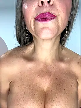 Snapshot of Alimela chatting on 11/14/25, 09:52 Alimela online show from 11/14/25, 09:52