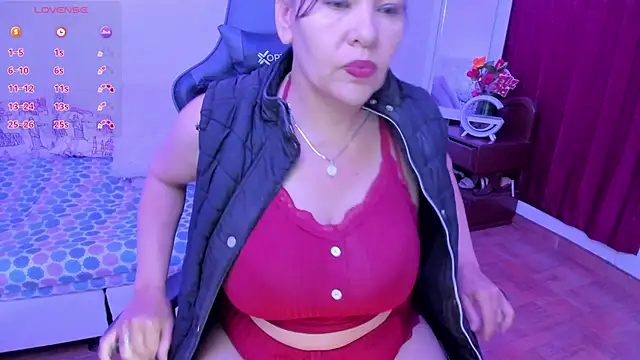 Snapshot of esmeralda_milf chatting on 09/11/25, 06:41 esmeralda milf online show from 09/11/25, 06:41