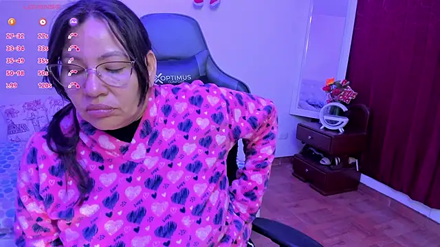 Snapshot of esmeralda_milf chatting on 09/18/25, 03:25 esmeralda milf online show from 09/18/25, 03:25