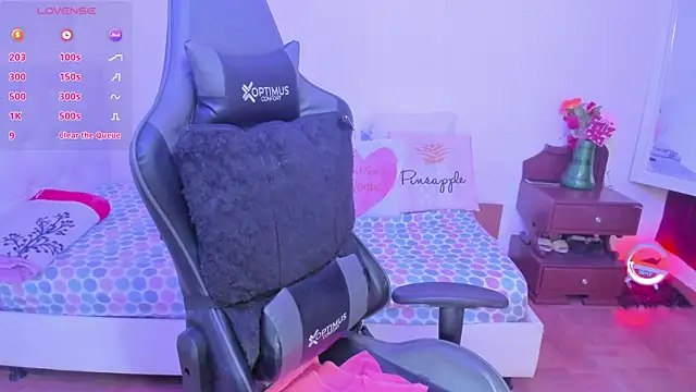 Snapshot of esmeralda_milf chatting on 10/05/25, 01:42 esmeralda milf online show from 10/05/25, 01:42