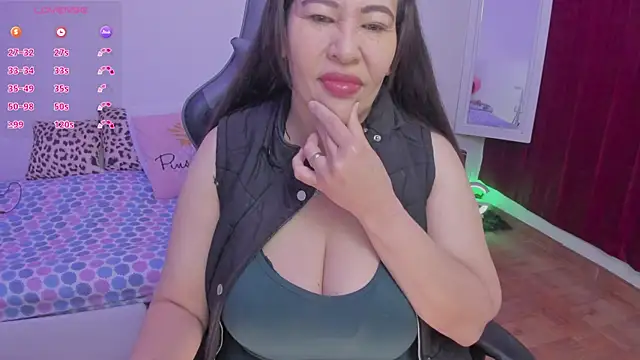 Snapshot of esmeralda_milf chatting on 10/06/25, 11:29 esmeralda milf online show from 10/06/25, 11:29