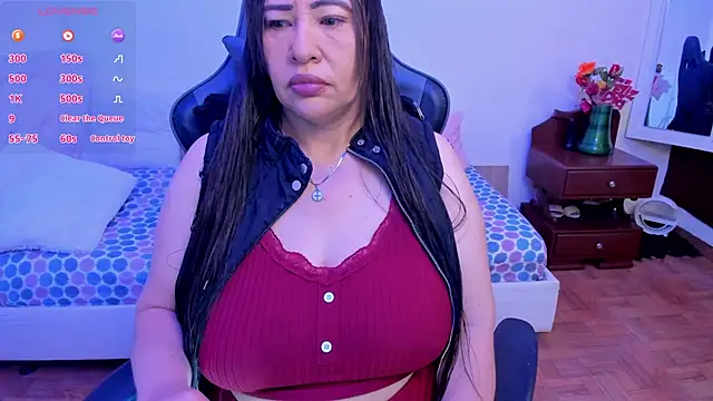 Snapshot of esmeralda_milf chatting on 10/17/25, 12:19 esmeralda milf online show from 10/17/25, 12:19