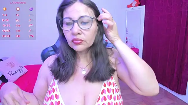 esmeralda milf online show from 05/20/26, 09:54