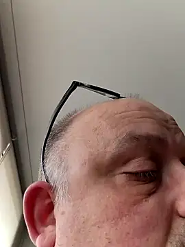 Bibear197511 online show from 10/16/25, 08:59