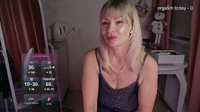 JuliaVilnet online show from 12/16/24, 05:17