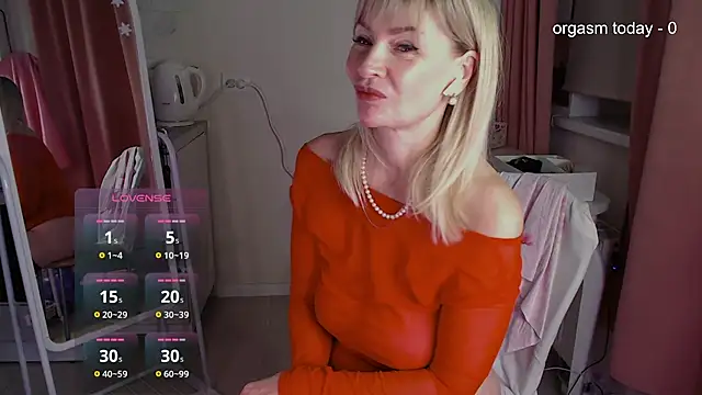 JuliaVilnet online show from 01/22/25, 05:16