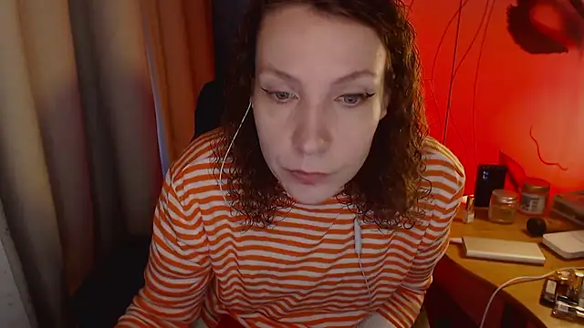 Snapshot of JohansonKatie chatting on 01/17/25, 06:47 JohansonKatie online show from 01/17/25, 06:47