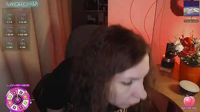 Snapshot of JohansonKatie chatting on 02/17/25, 08:04 JohansonKatie online show from 02/17/25, 08:04