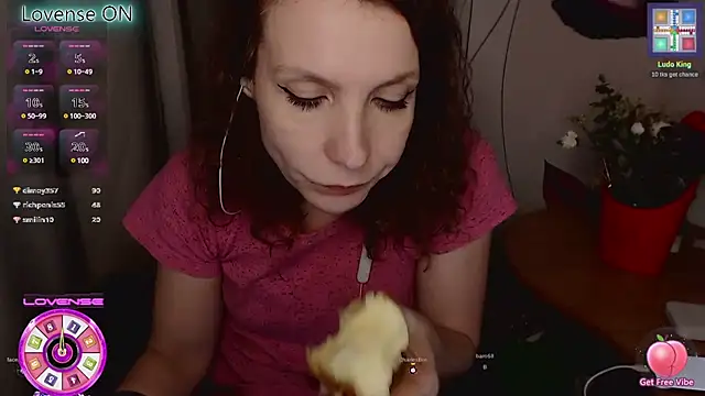 Snapshot of JohansonKatie chatting on 02/25/25, 12:36 JohansonKatie online show from 02/25/25, 12:36