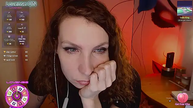 Snapshot of JohansonKatie chatting on 02/25/25, 02:54 JohansonKatie online show from 02/25/25, 02:54