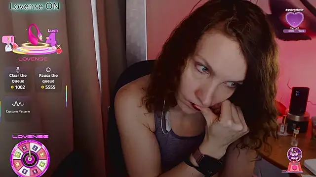 Snapshot of JohansonKatie chatting on 03/11/25, 06:21 JohansonKatie online show from 03/11/25, 06:21