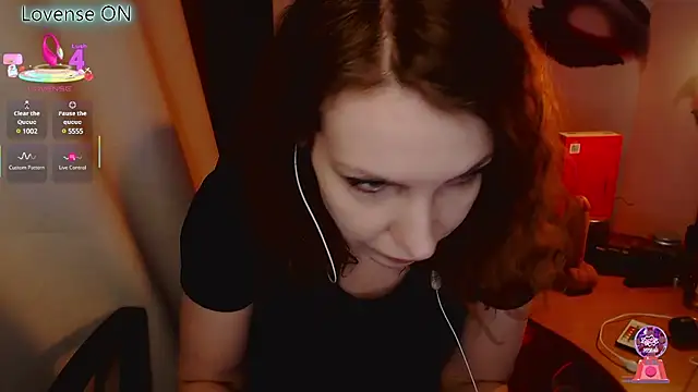 Snapshot of JohansonKatie chatting on 03/21/25, 03:01 JohansonKatie online show from 03/21/25, 03:01