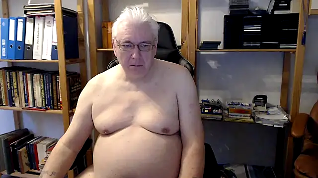 SchwanzhureXXL online show from 02/15/25, 07:27