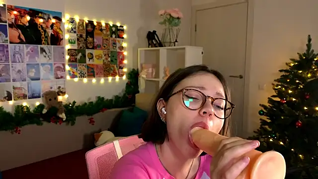 MilenaSaint online show from 12/20/24, 05:47
