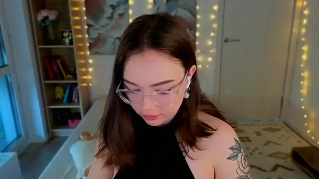 MilenaSaint online show from 06/11/26, 03:37