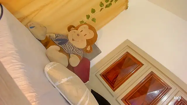 Snapshot of JessicaSloan chatting on 11/07/25, 02:17 JessicaSloan online show from 11/07/25, 02:17